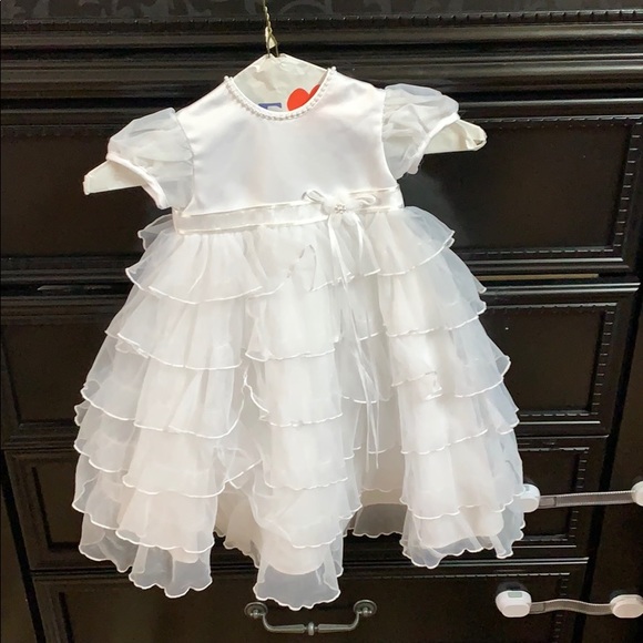Other - EUC 0-3 baby girl white ruffle formal dress